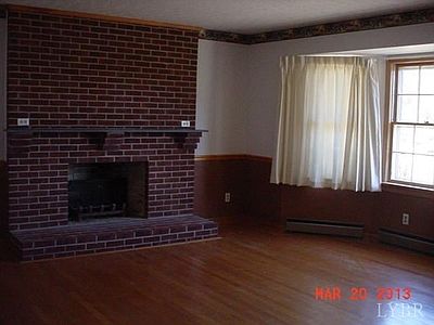 3rd image of 128 Piney Dell Ln