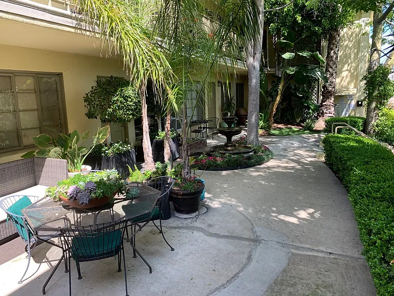 Must-see Updated Vintage-Style Studio at 1245 N Laurel Ave, West Hollywood, CA 90046 — Photo 17