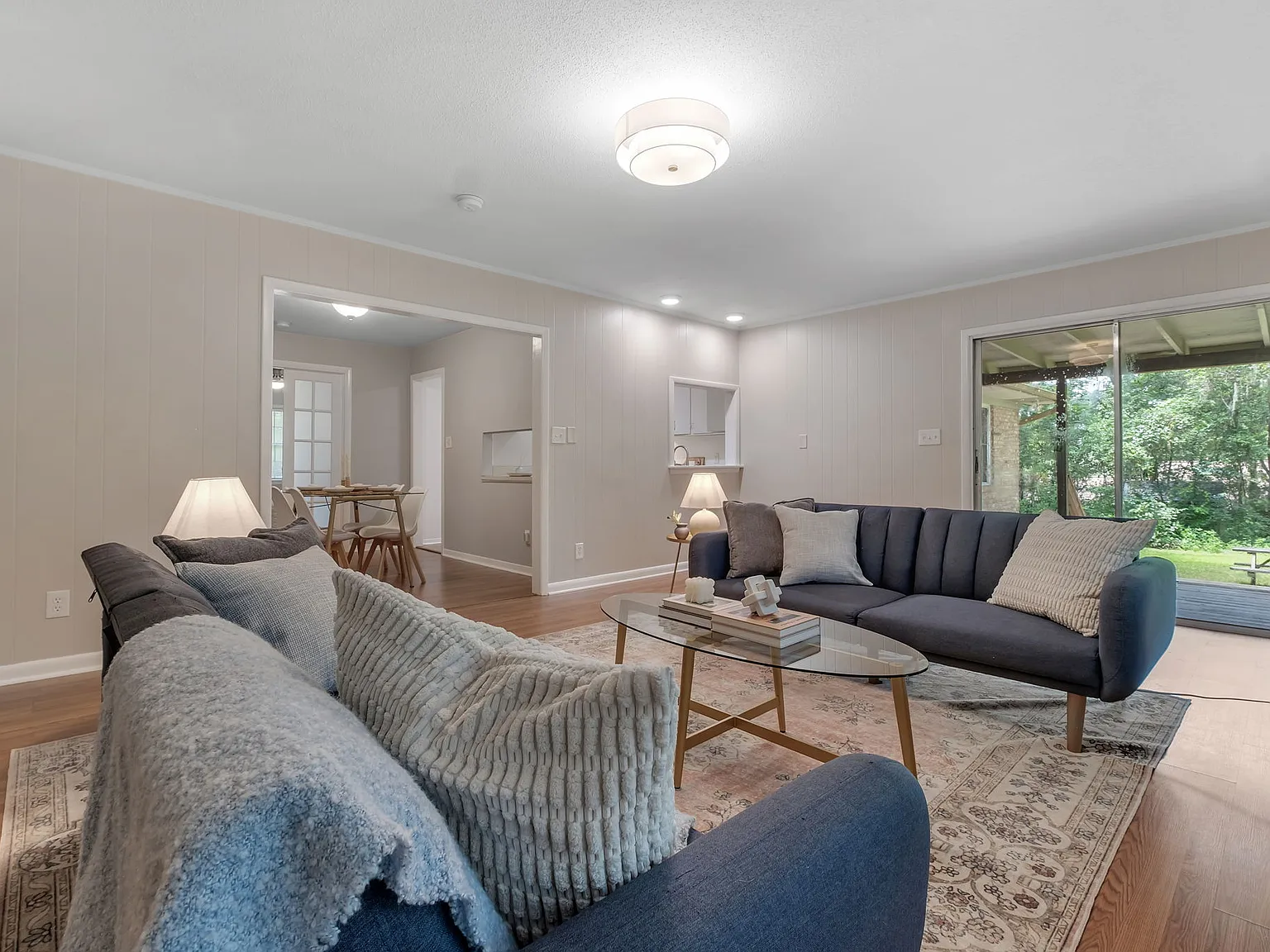 5 bed, 2260 sqft, $625 — Photo 3