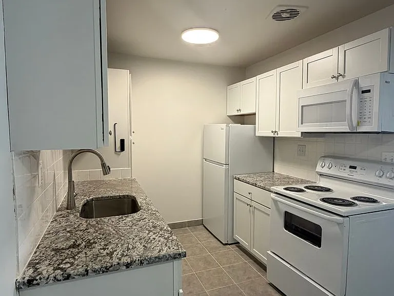 Princeton Square Apartments — Photo 5
