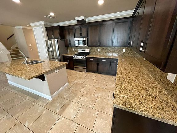 4th image of 677 Addison Ln