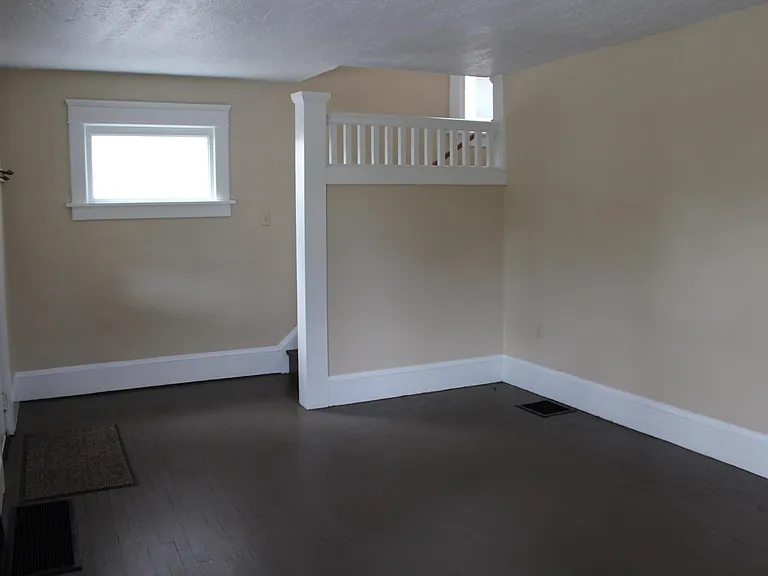 1615 Royal Ave NE — Photo 17