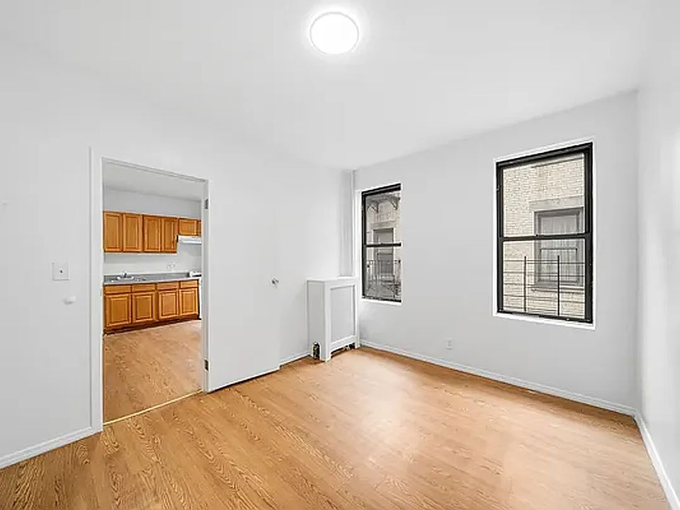 2nd image of 728 W 181st St #50R