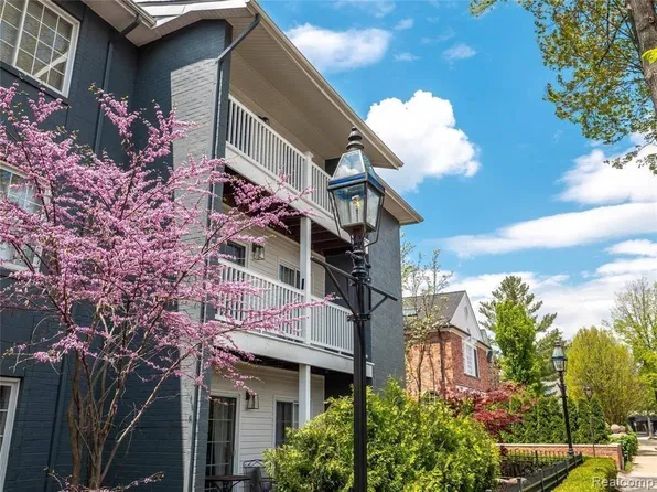 662 Purdy St APT 214, Birmingham, MI 48009