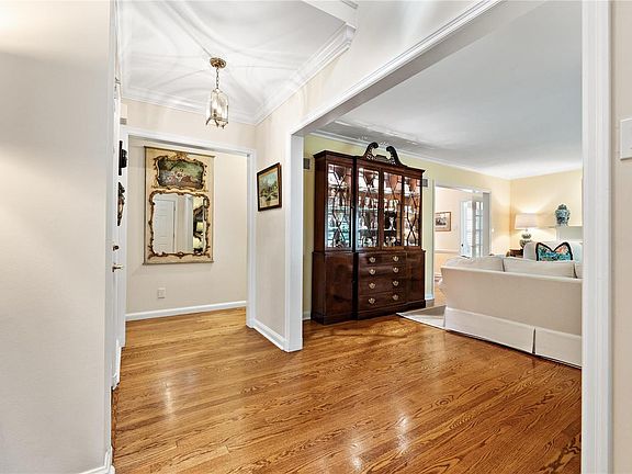 5th image of 49 Clermont Ln