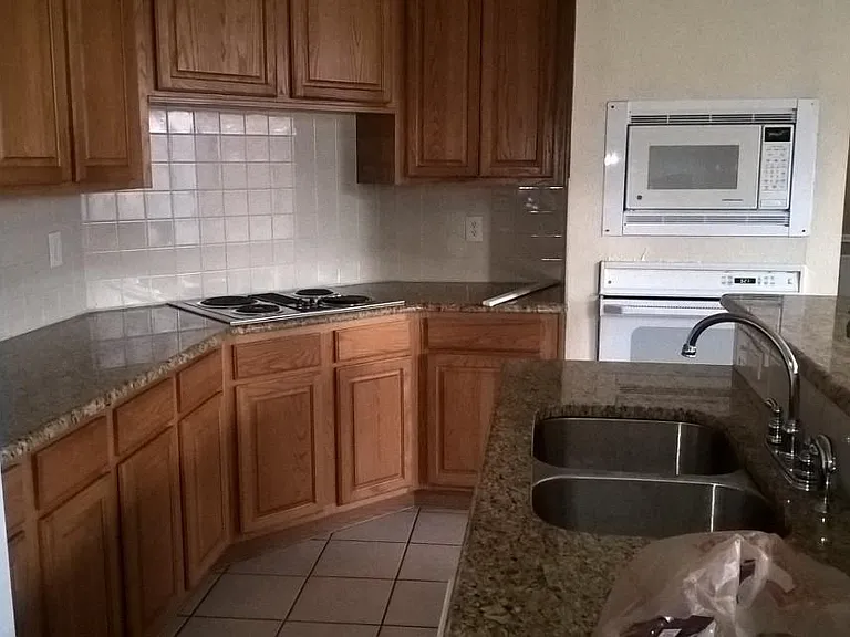 2809 Meade Dr — Photo 2