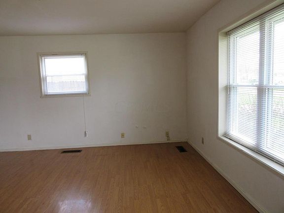 4th image of 7298 Saratoga Ave