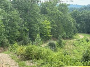 409 Hidden Farms Rd, Poca, WV 25159