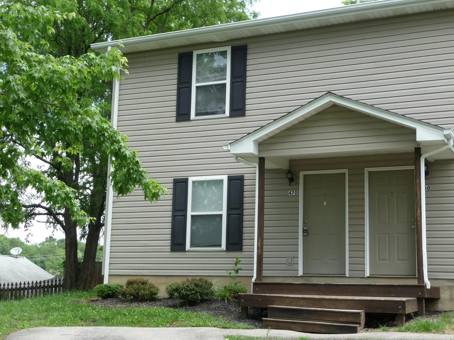 3 bed, 1.5 bath, 1200 sqft, $1,300 — Photo 1