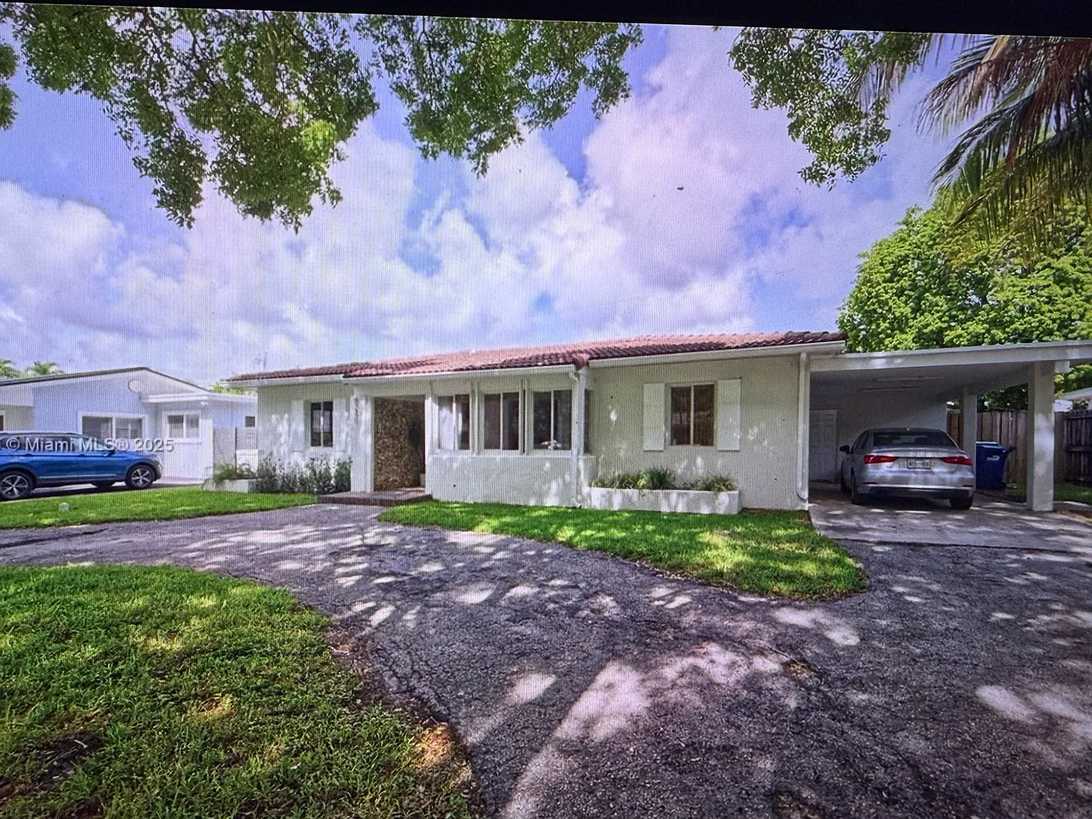 4 bed, 2432 sqft, $7,150 — Photo 3