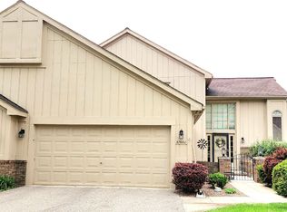 37660 N Laurel Park Dr, Livonia, MI