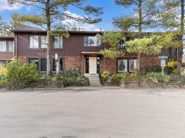 1312 Cass Ln W APT 201, Westmont, IL 60559