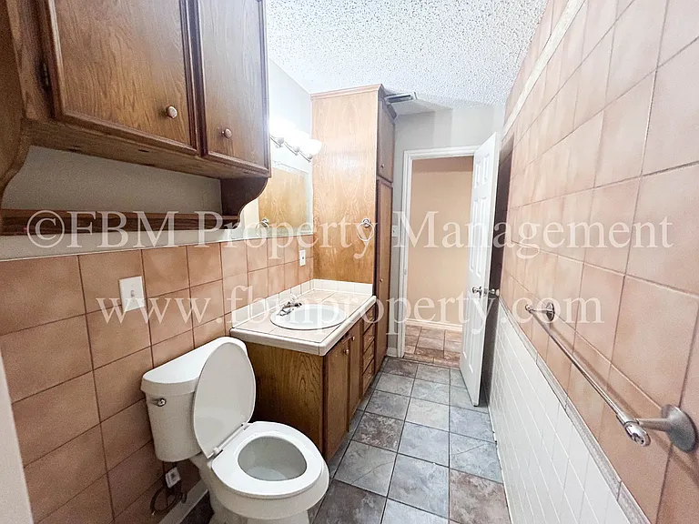 2539 W Sycamore Ave — Photo 13