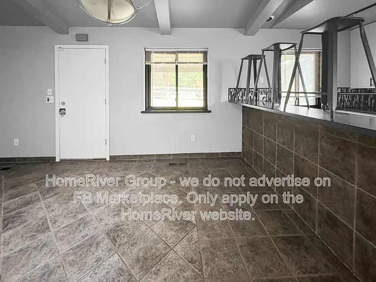 4720 NE 31st St — Photo 3