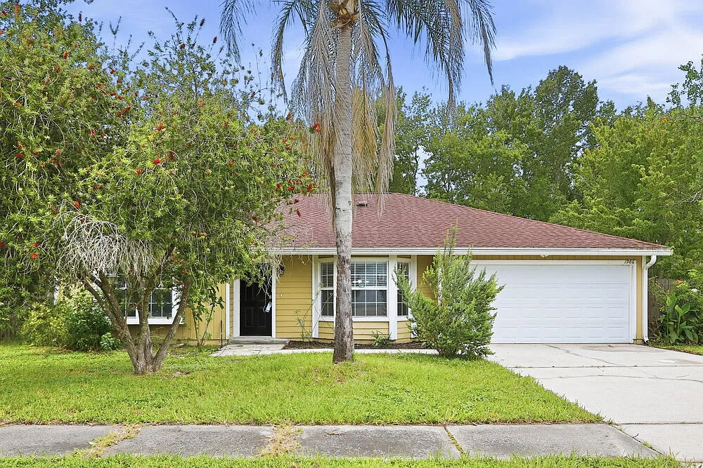 3 bed, 2.0 bath, 1627 sqft, $2,115 — Photo 1
