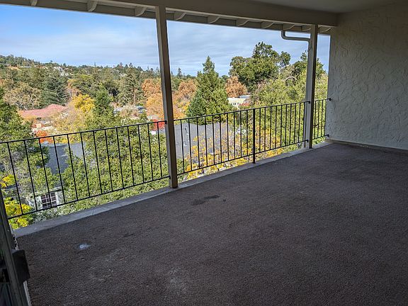 5th image of 14649 Oak St APT 4