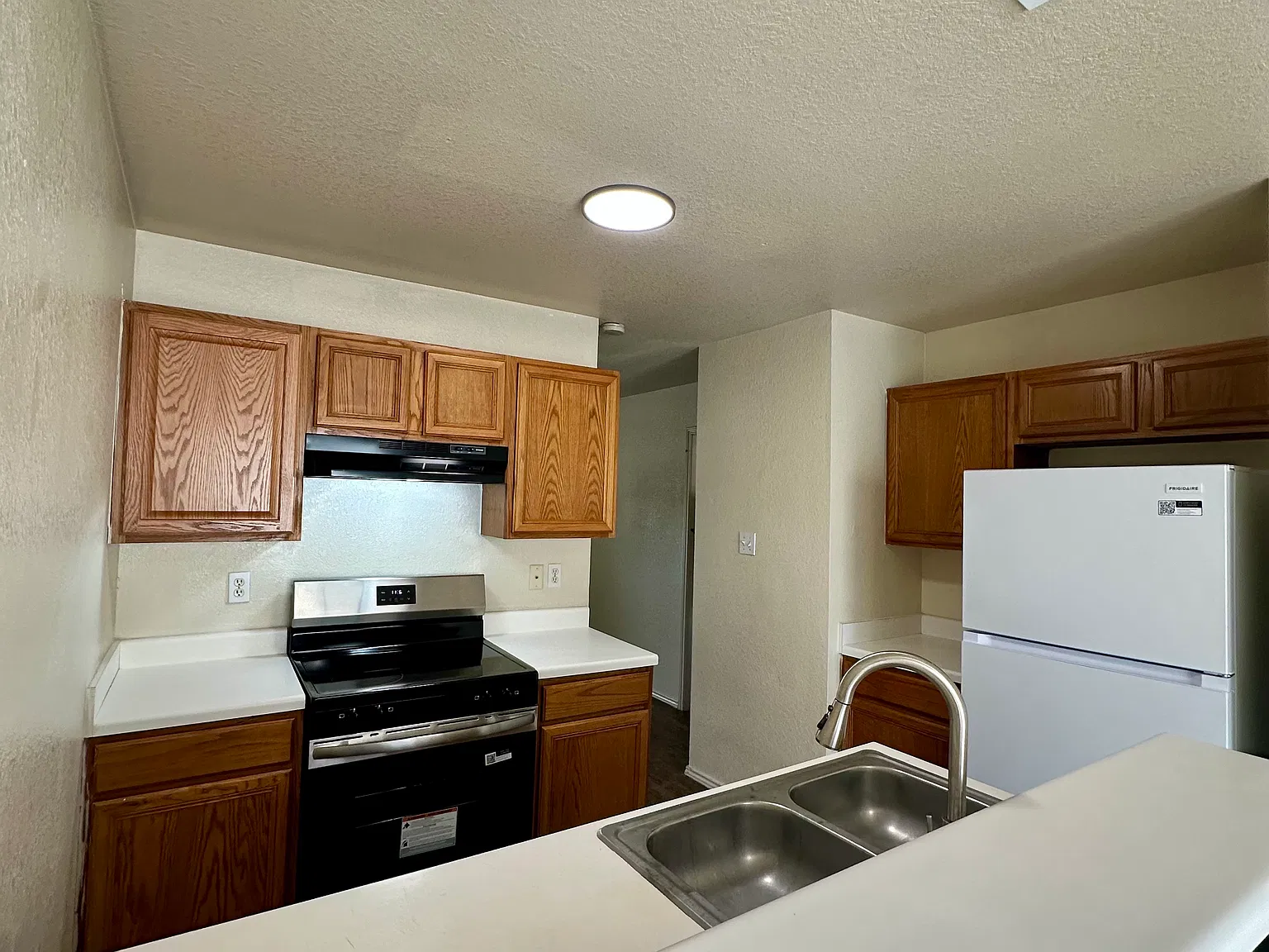 2 bed, 750 sqft, $1,225 — Photo 4
