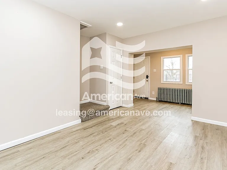 1539644_003_living_room_3.jpg
