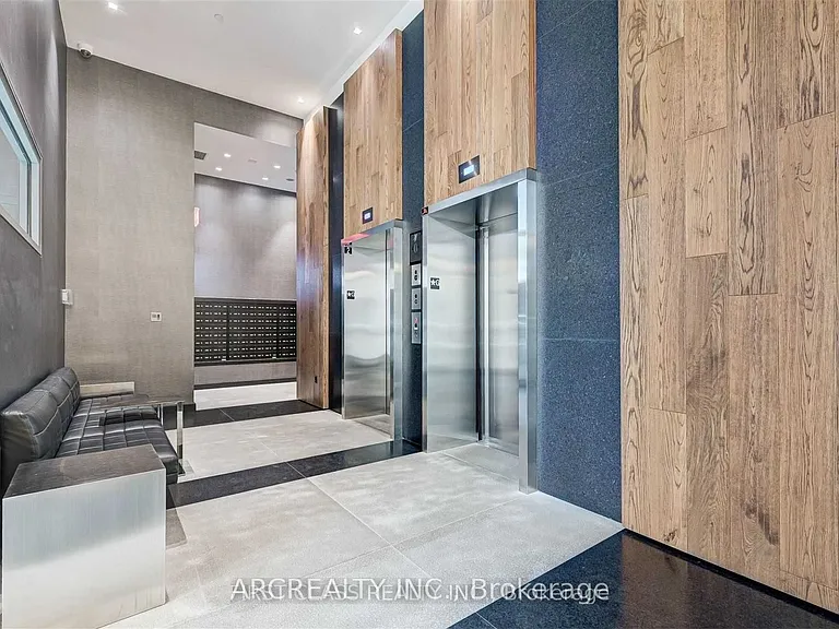 435 Richmond St W #404 — Photo 17