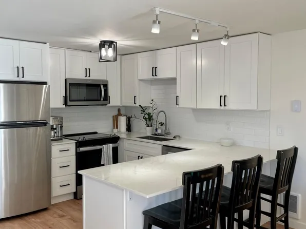 1752 NW 57th St APT 4, Seattle, WA 98107