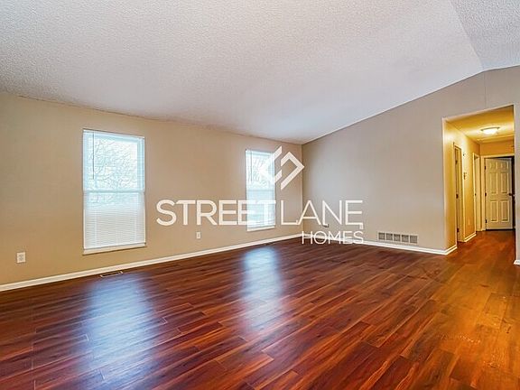 2nd image of 5187 Aurora Dr