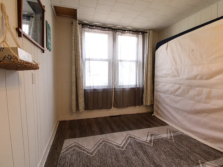 207 E Franklin St — Photo 9