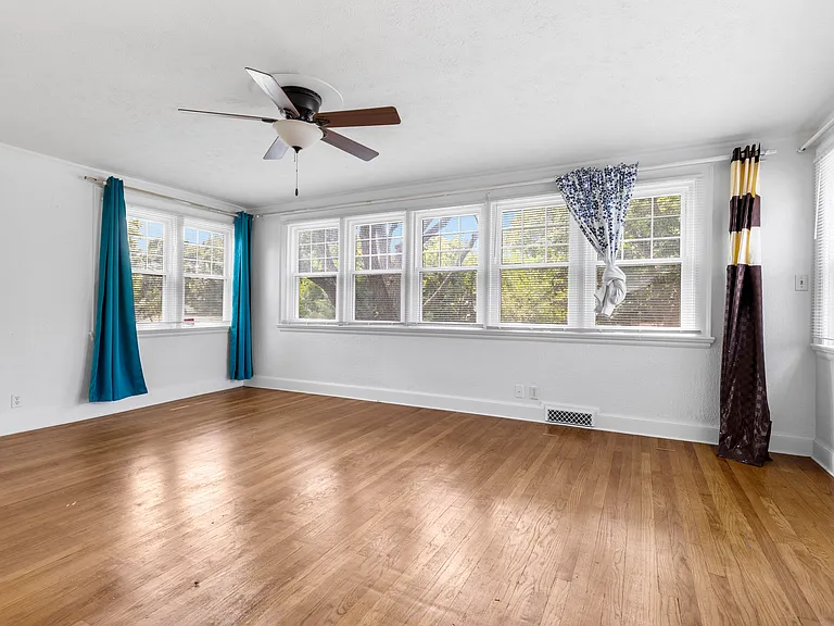 1812 Huffman Blvd — Photo 8