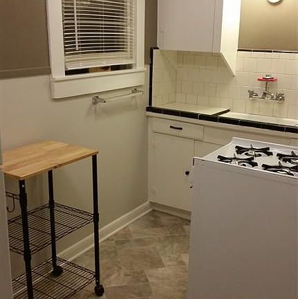 3rd image of 1132 1/2 Columbia St