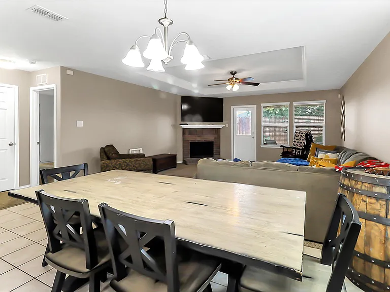 1713 Megan Creek Dr — Photo 7