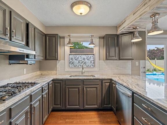 5th image of 1031 Parkside Dr