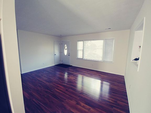 3rd image of 424 Nottaway Dr