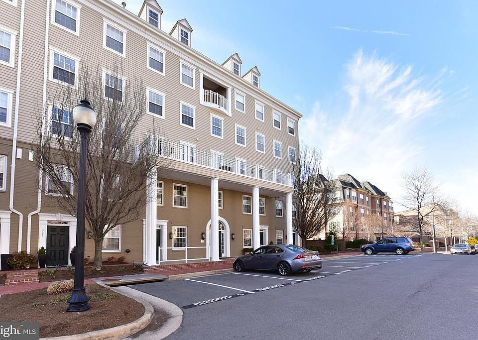 1st image of 305 S Payne St #16