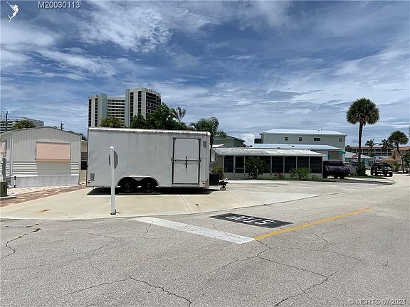 2nd image of 2154 Nettles Blvd