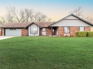 2910 W Beechwood Dr, Rogers, AR 72756