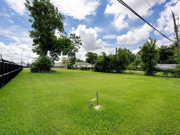 5th image of 1923 Harland Dr