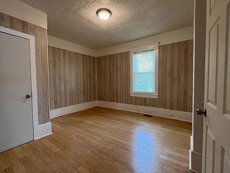 2402 Clifton St NW — Photo 10