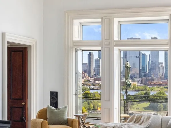 450 East 52nd Street image 5 of 33