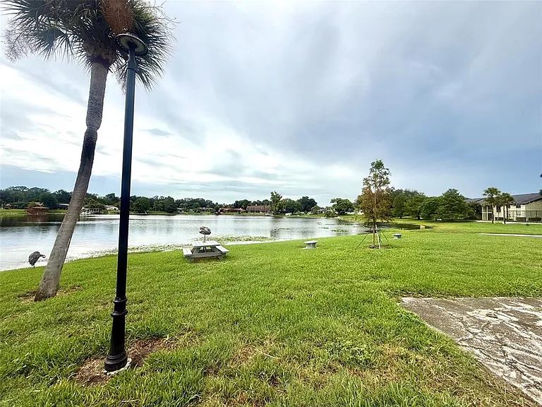 926 Lake Destiny Rd #F — Photo 2