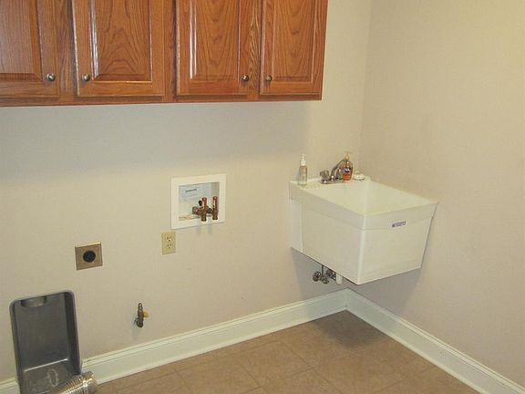 3rd image of 1807 Lake Forest Dr