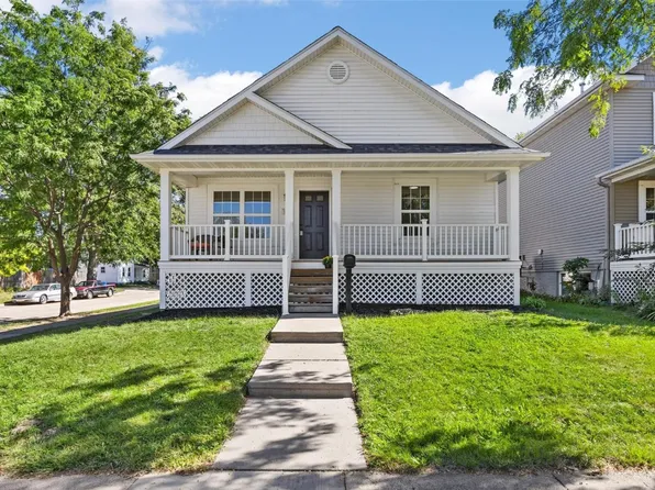 1104 8th St SE, Cedar Rapids, IA 52401