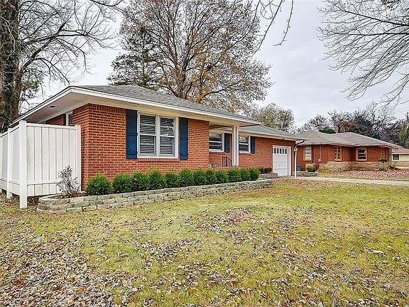 2nd image of 1040 Leslie Ln