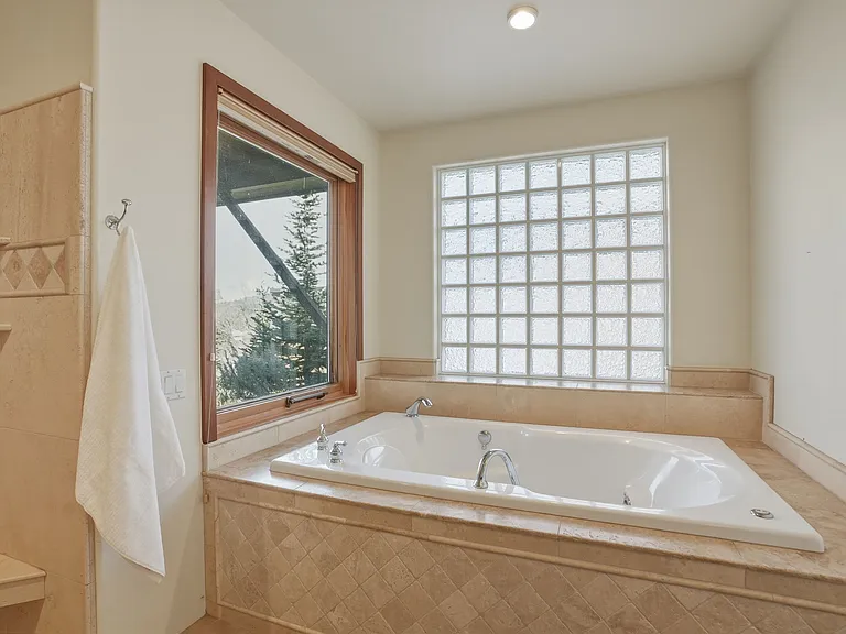 26 NW Shasta Pl — Photo 25