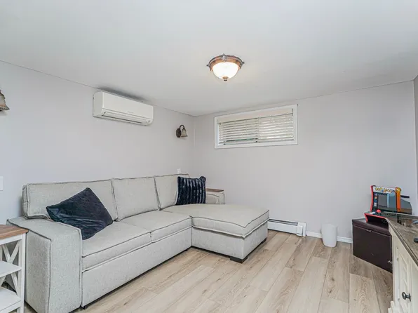 76 Whitman Avenue image 16 of 27