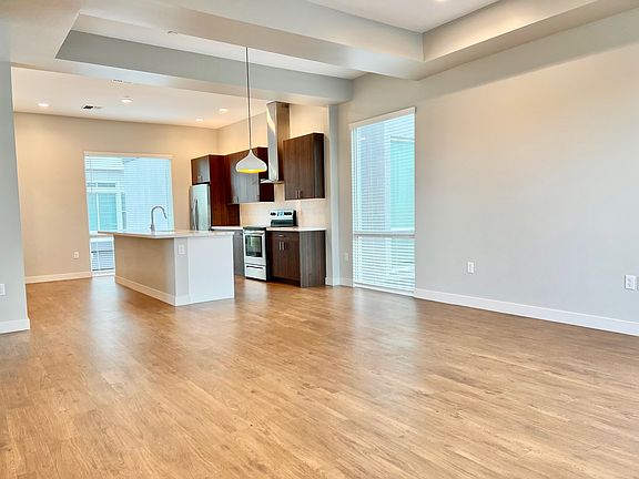 5th image of 915 E Missouri Ave #3B-3Ba-1725Sqft