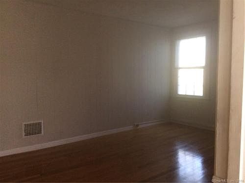 3rd image of 985-987 West Blvd