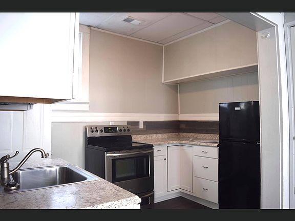 3rd image of 613 Hess Ave #1