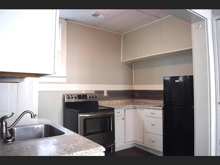 613 Hess Ave #1 — Photo 3