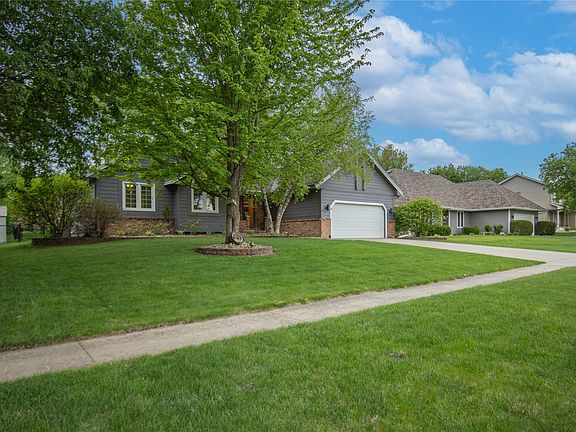 2nd image of 1114 NW Parkridge Dr