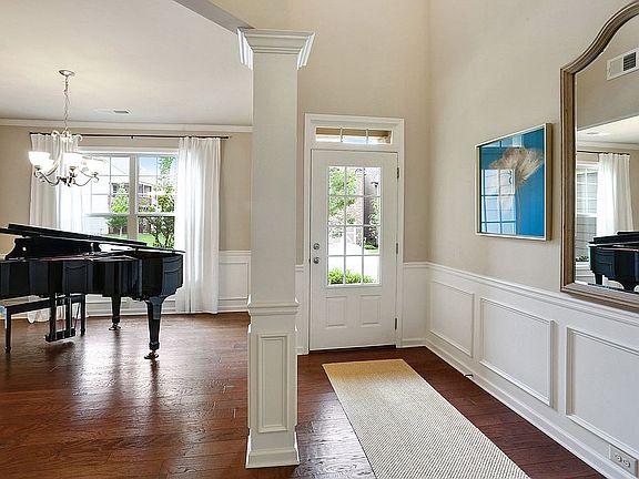 2nd image of 1100 Roswell Manor Cir