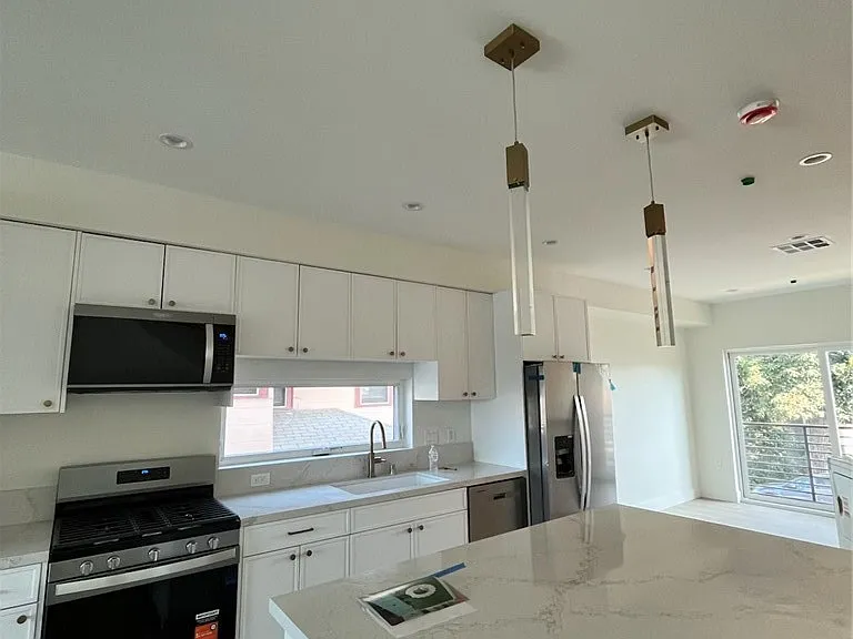 1282 S Leighton Ave — Photo 14